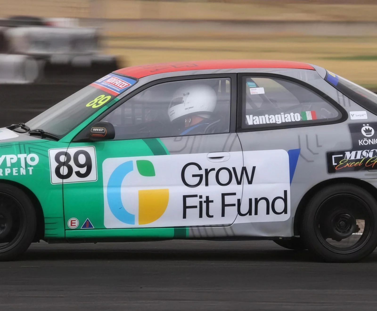 Ivan Vantagiato at speed in car 89, the green and silver Circuit Excel